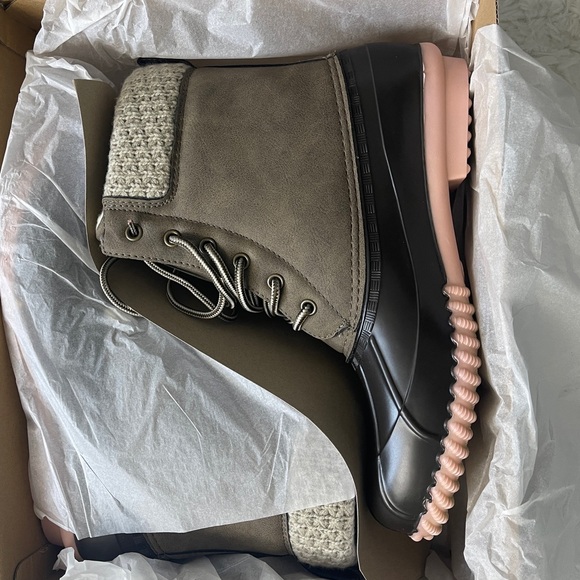 Cloudwalkers Lexi Sweater Trim Women’s Weather Boot Black & Tan 10W by Avenue - Picture 15 of 15